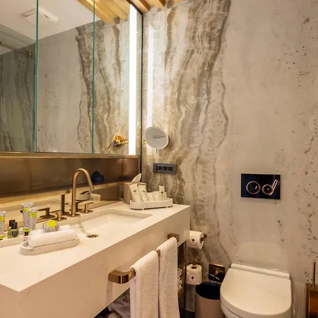 Merit Starlit & Residences 5*