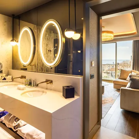 Merit Starlit & Residences 5* בודווה