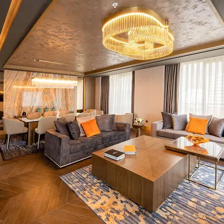 מלון Merit Starlit & Residences 5*