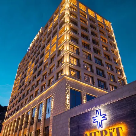 מלון Merit Starlit & Residences 5*